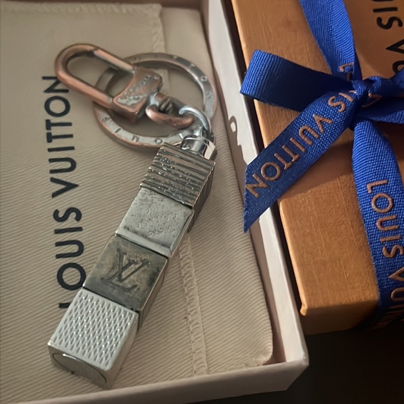 Authentic Louis Vuitton key chain logo unisex - Picture 10 of 13